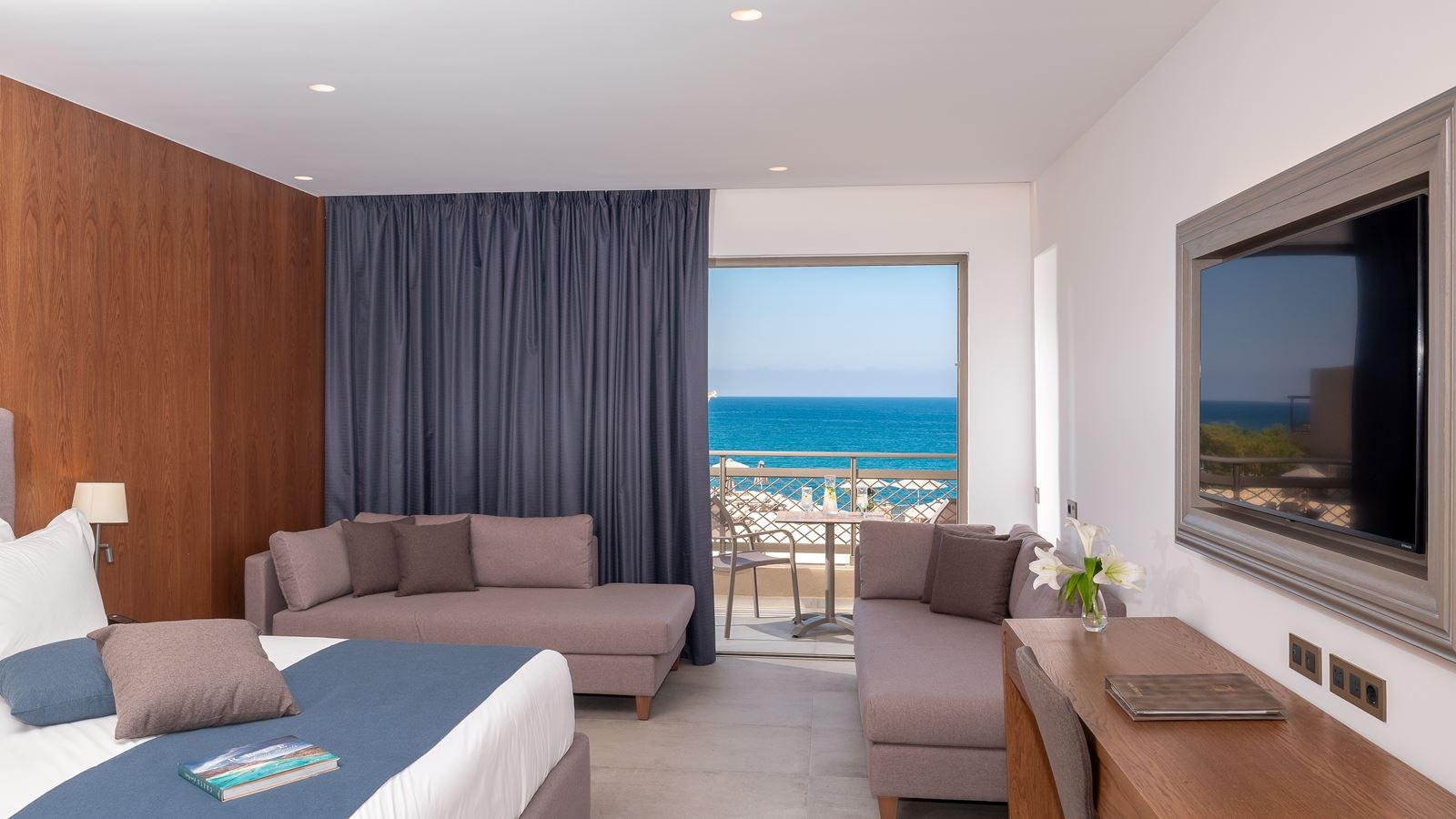 rooms-family-luxury-open-plan-sea-front