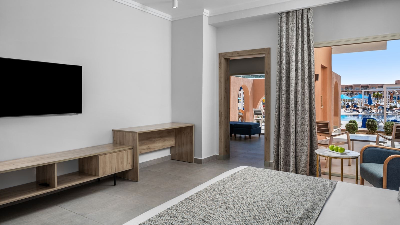 rooms-family-2-bedrooms-pool-view