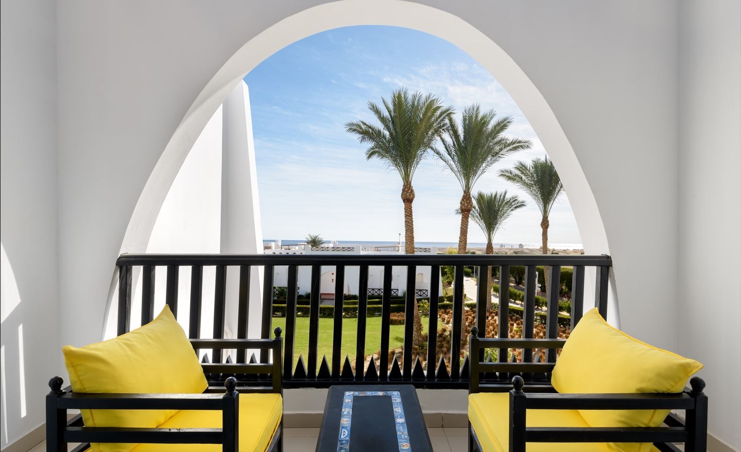 rooms-deluxe-partial-sea-view