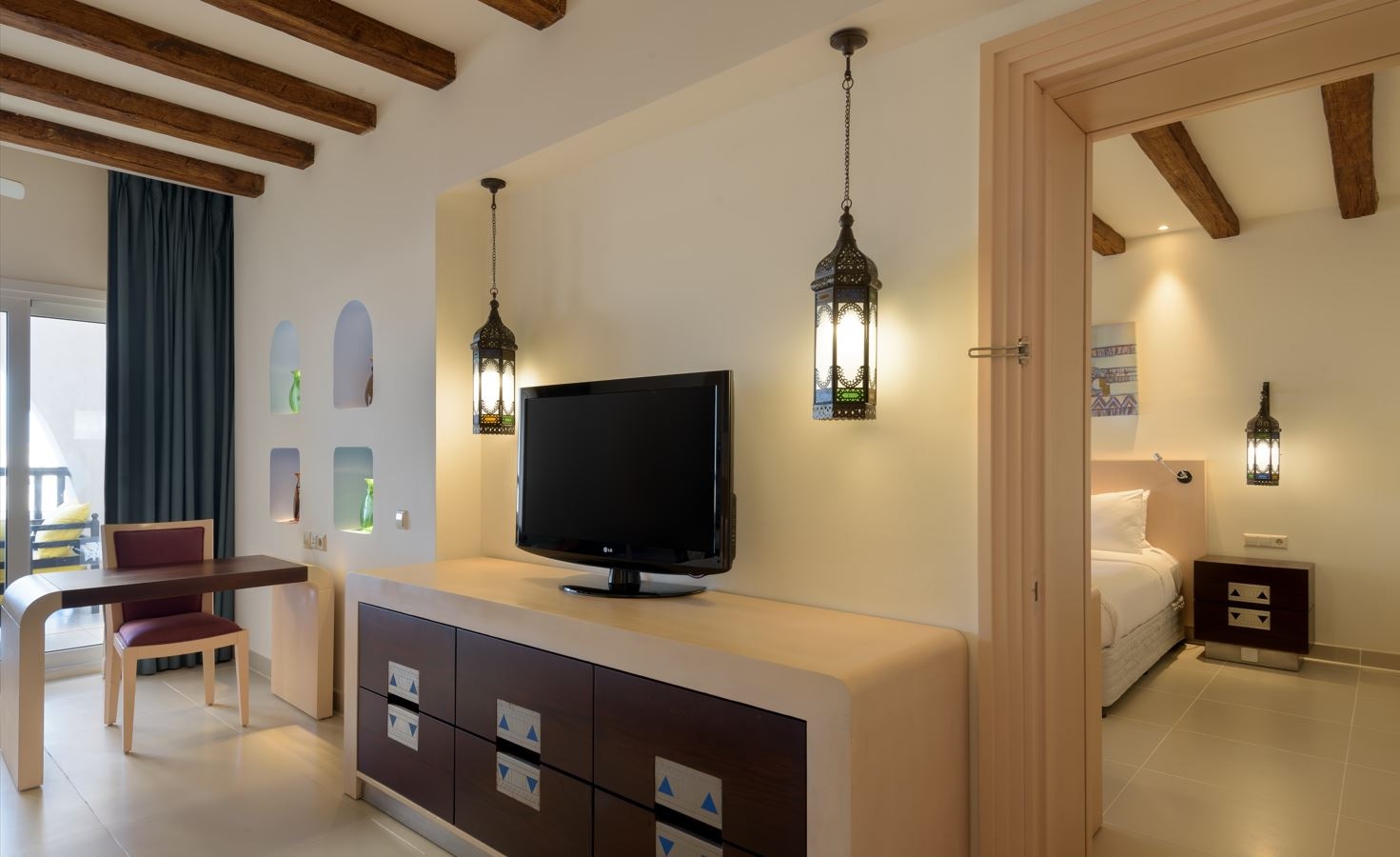 rooms-family-room-garden-view