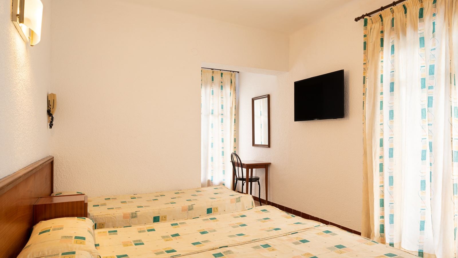 rooms-double-standard-balcony-or-terrace