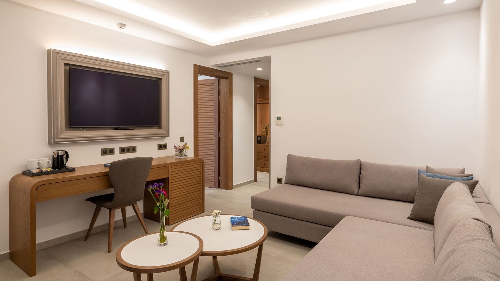 rooms-royal-family-suite-water-front